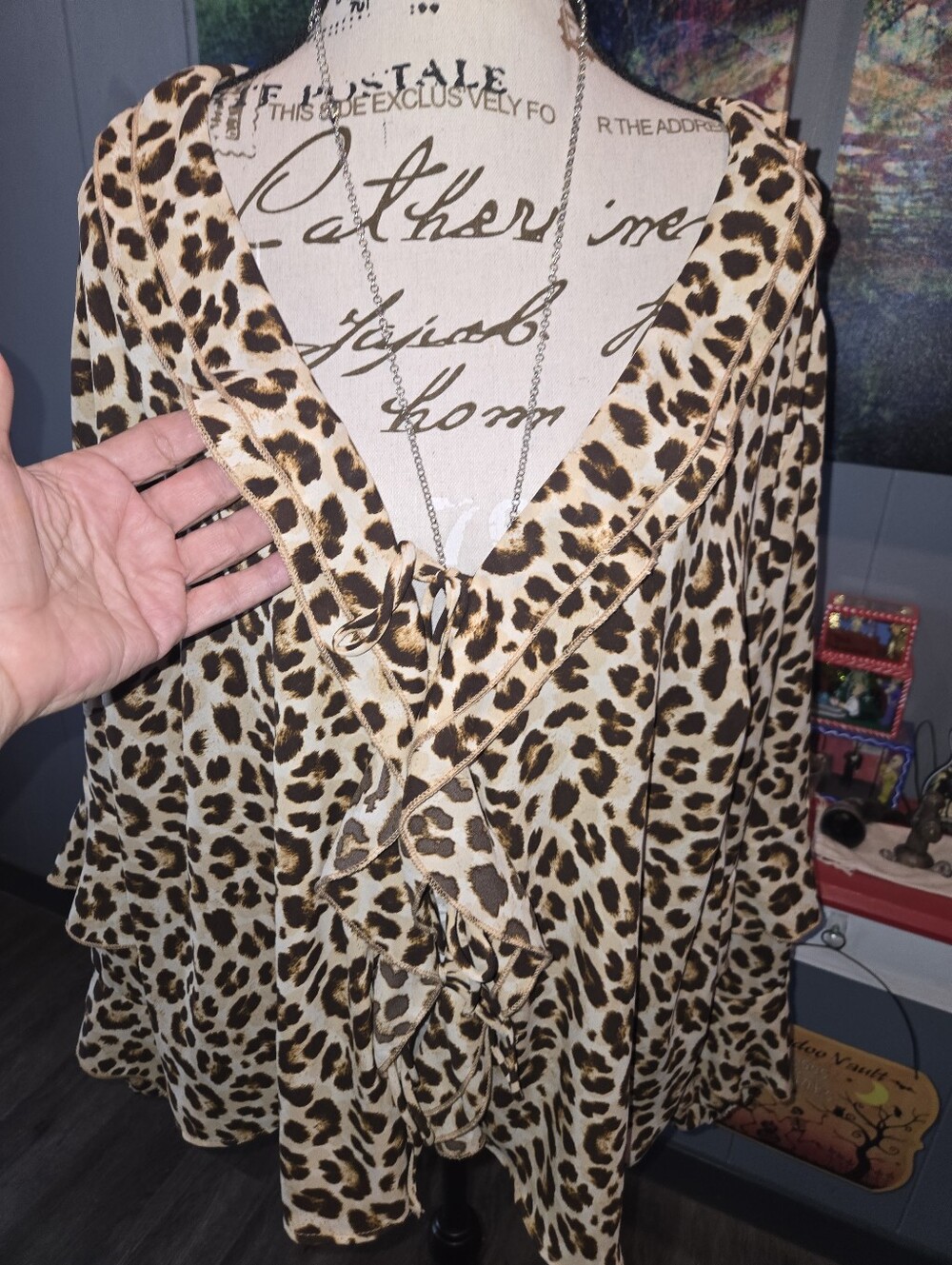 Torrid Sexy Tie Front Blouse. Leopard Print. Long Sleeve. Size 0. Worn Twice! - Picture 3 of 12